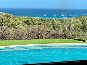 Villa AZURA, vue panoramique et proche mer à Santa Giulia, piscine chauffée